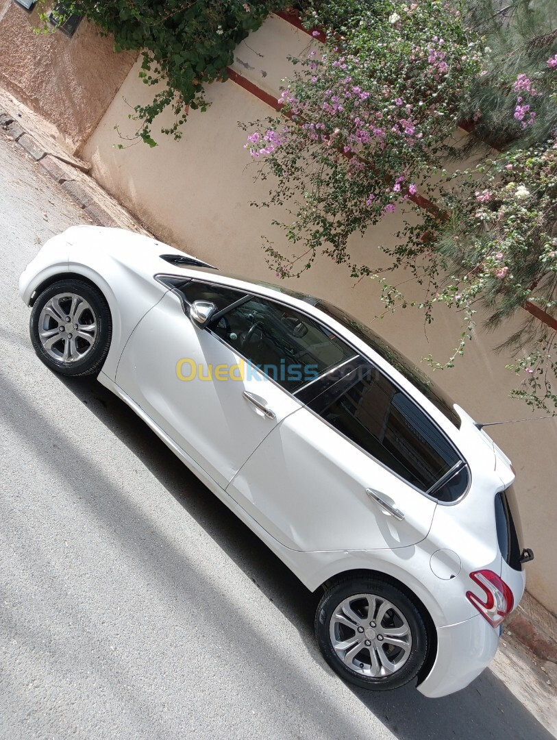 Peugeot 208 2012 Allure