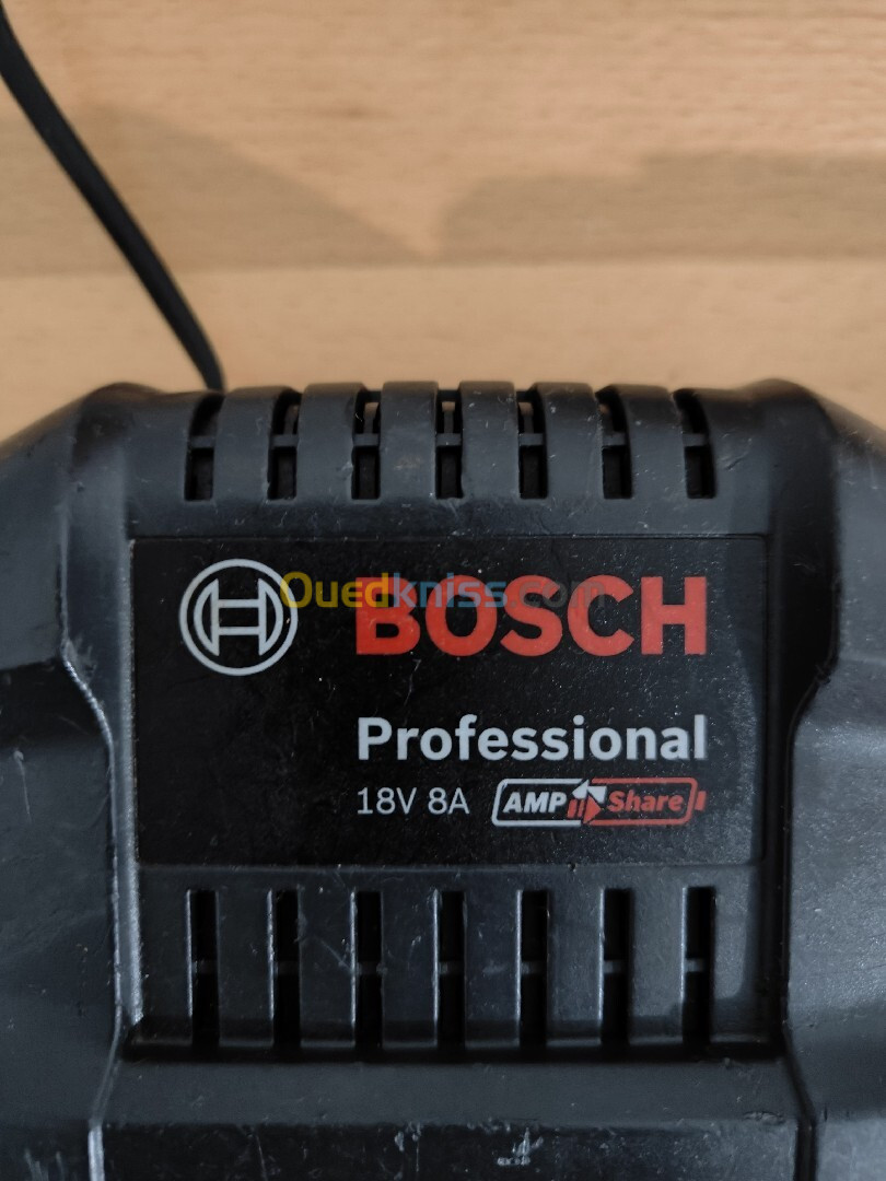 Bosch chargeur batterie rapide 8A 