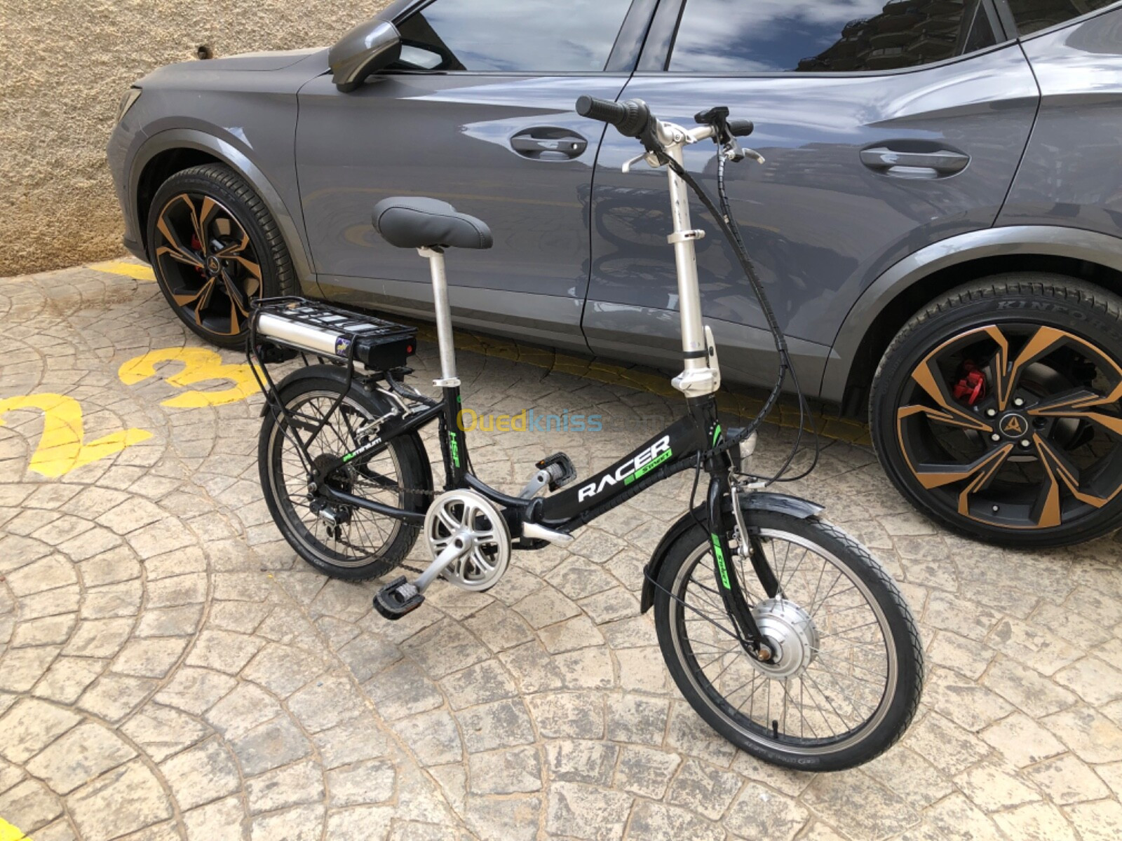 Vélo électrique pliable avec 2 clé et chargeur original 