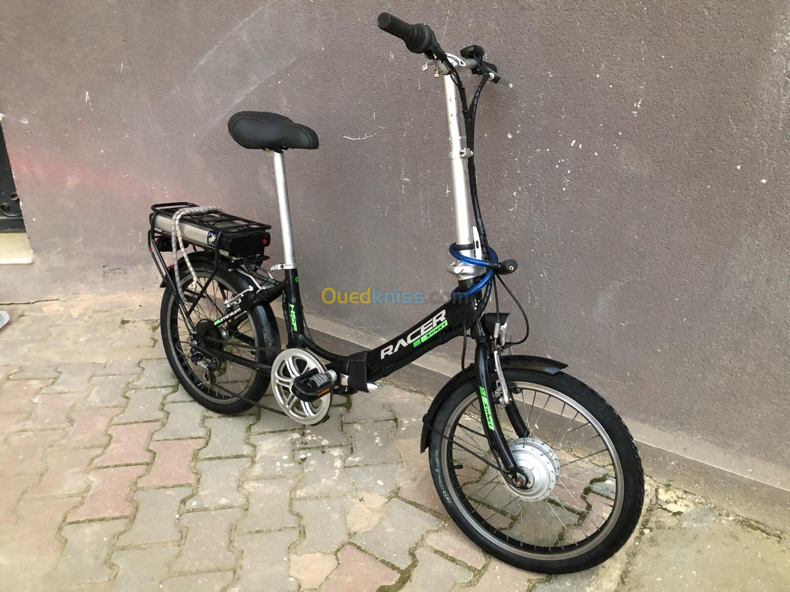 Vélo électrique presque neuf avec chargeur original et clé