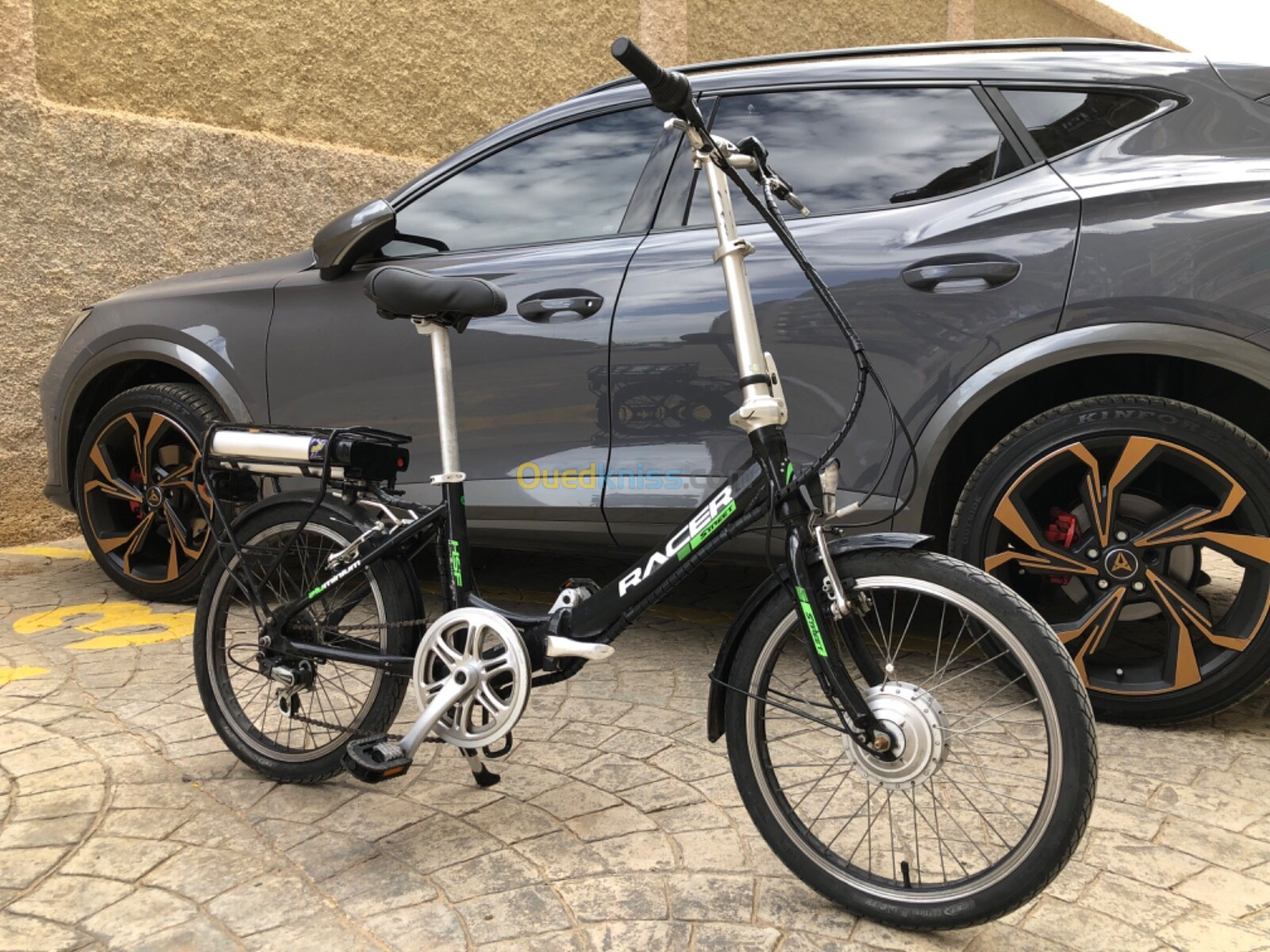 Vélo électrique avec 2 clés et chargeur original 