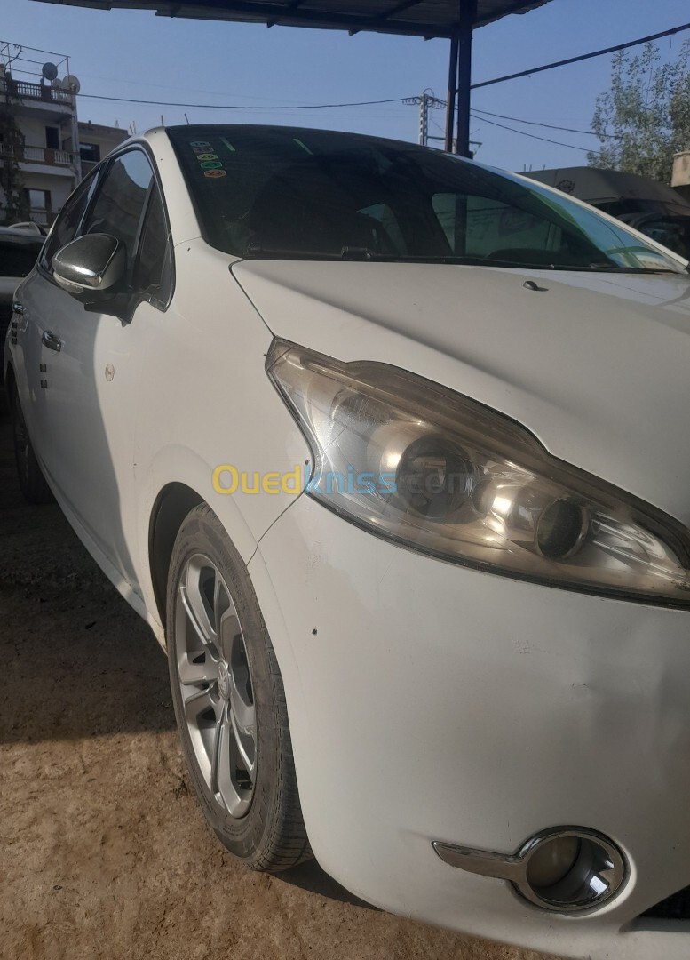 Peugeot 208 2015 Allure