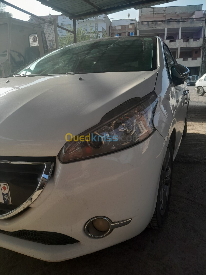 Peugeot 208 2015 Allure