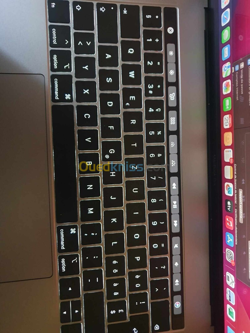 MACBOOK PRO 2018 15'' I7 8770HZ 16GB RAM 256 SSD 