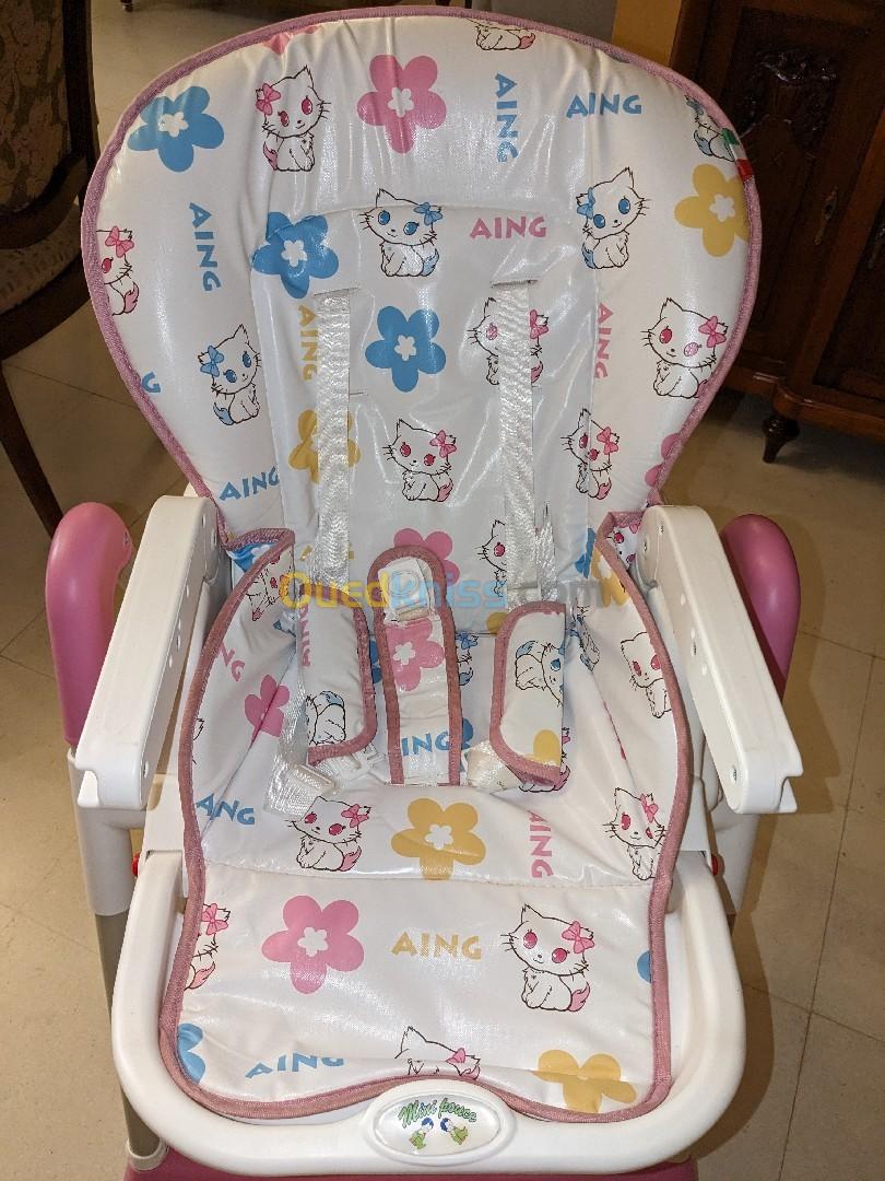 Chaise haute à manger pour bébé 