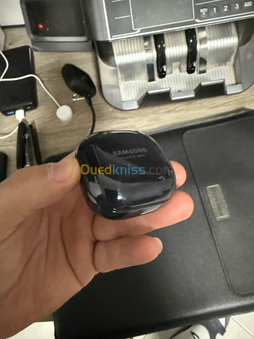 Galaxy buds live