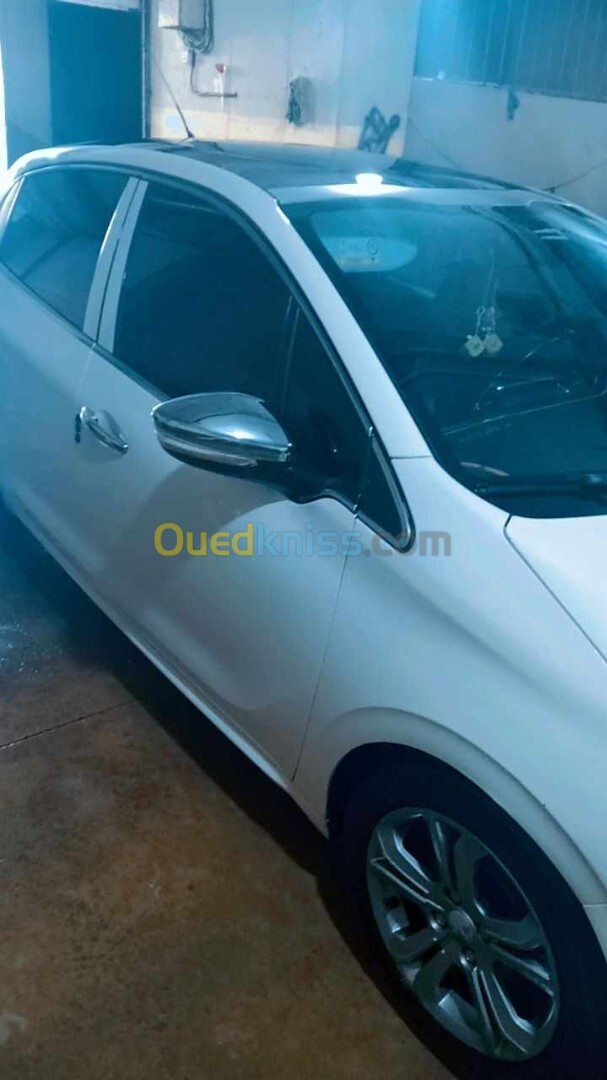 Peugeot 208 2015 HDi