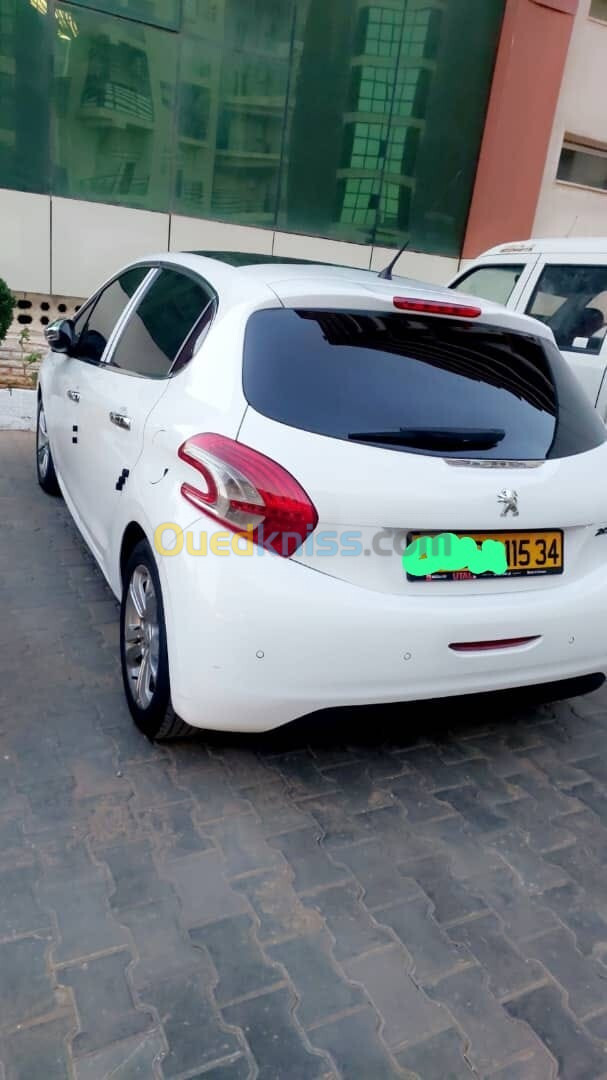 Peugeot 208 2015 