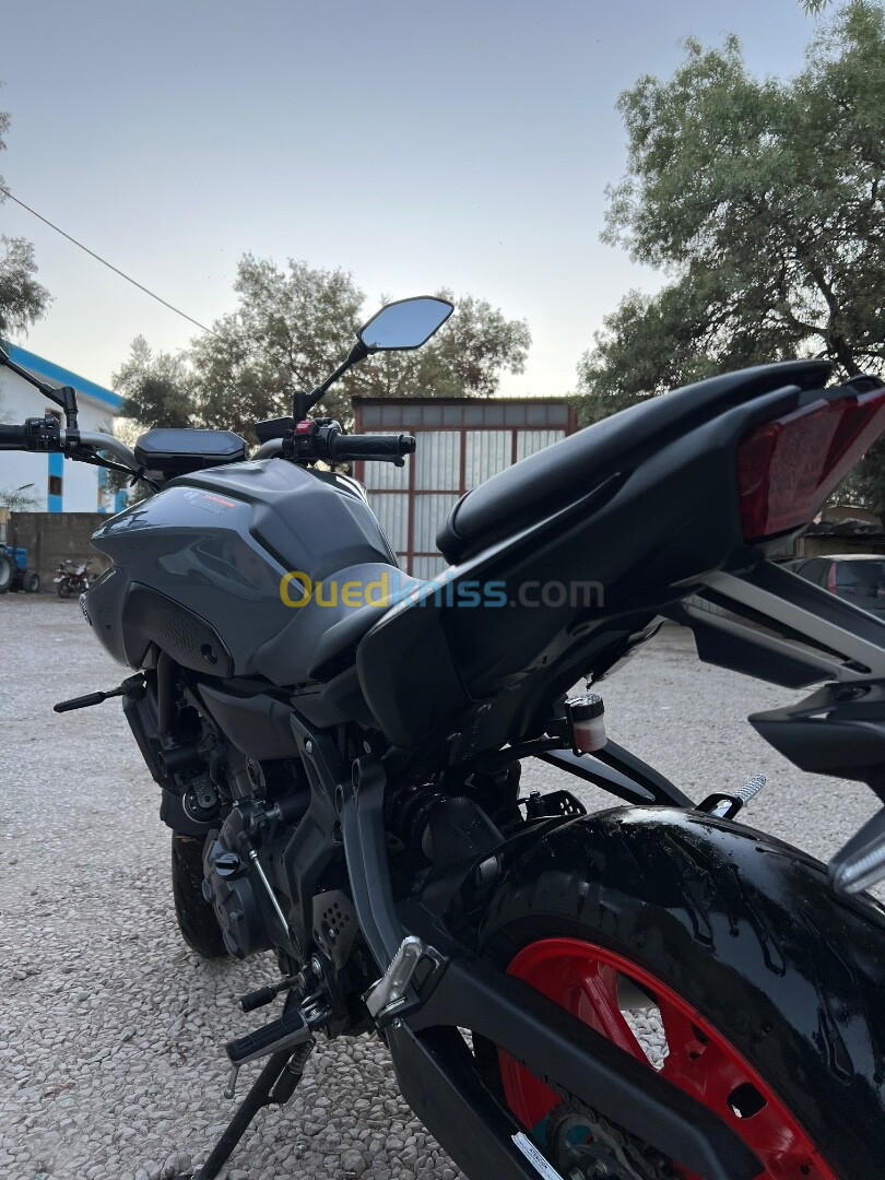 YAMAHA MT07 2021