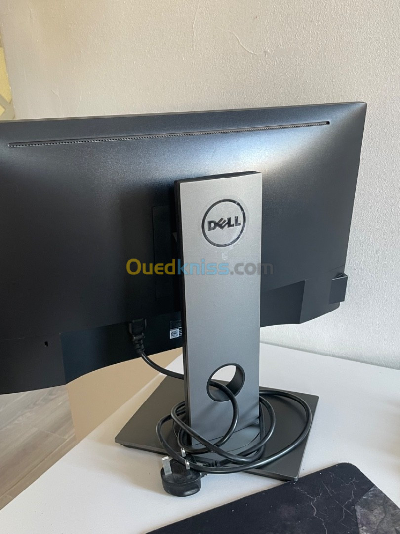 Ecran moniteur Dell P2417H avec clavier , souris et tapis de souris 