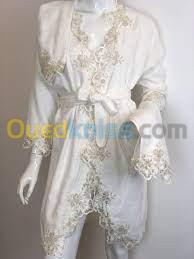robe blanche de mariée/ fiançailles + peignoir rose (sortie de bain) offert