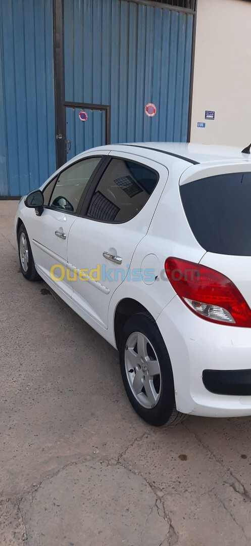 Peugeot 207 2011 