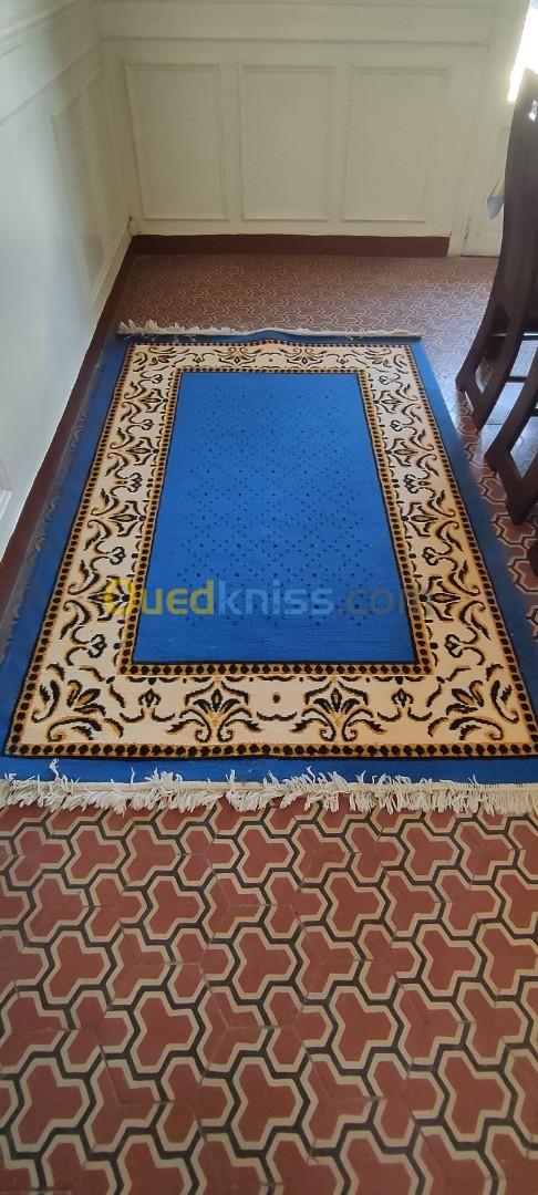 TRES BEAU TAPIS BLEU 1.40m x 2.20m 