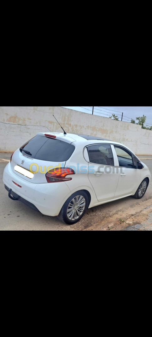 Peugeot 208 2015 Active Facelift