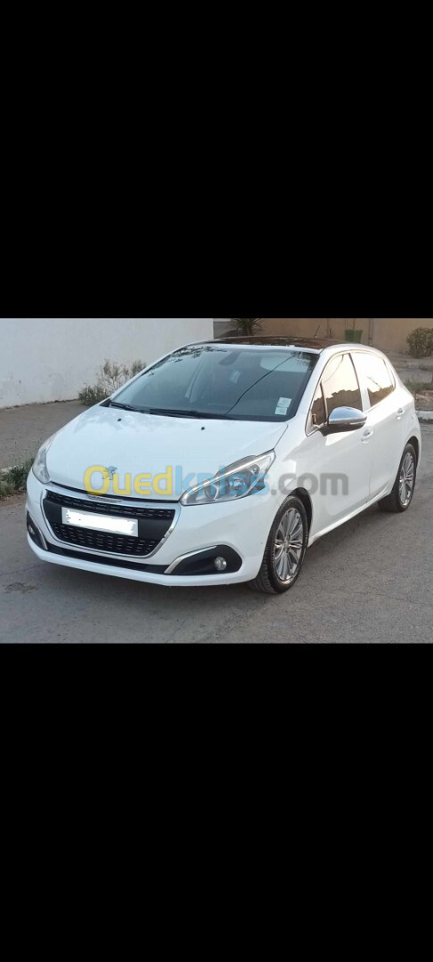 Peugeot 208 2015 Allure Facelift