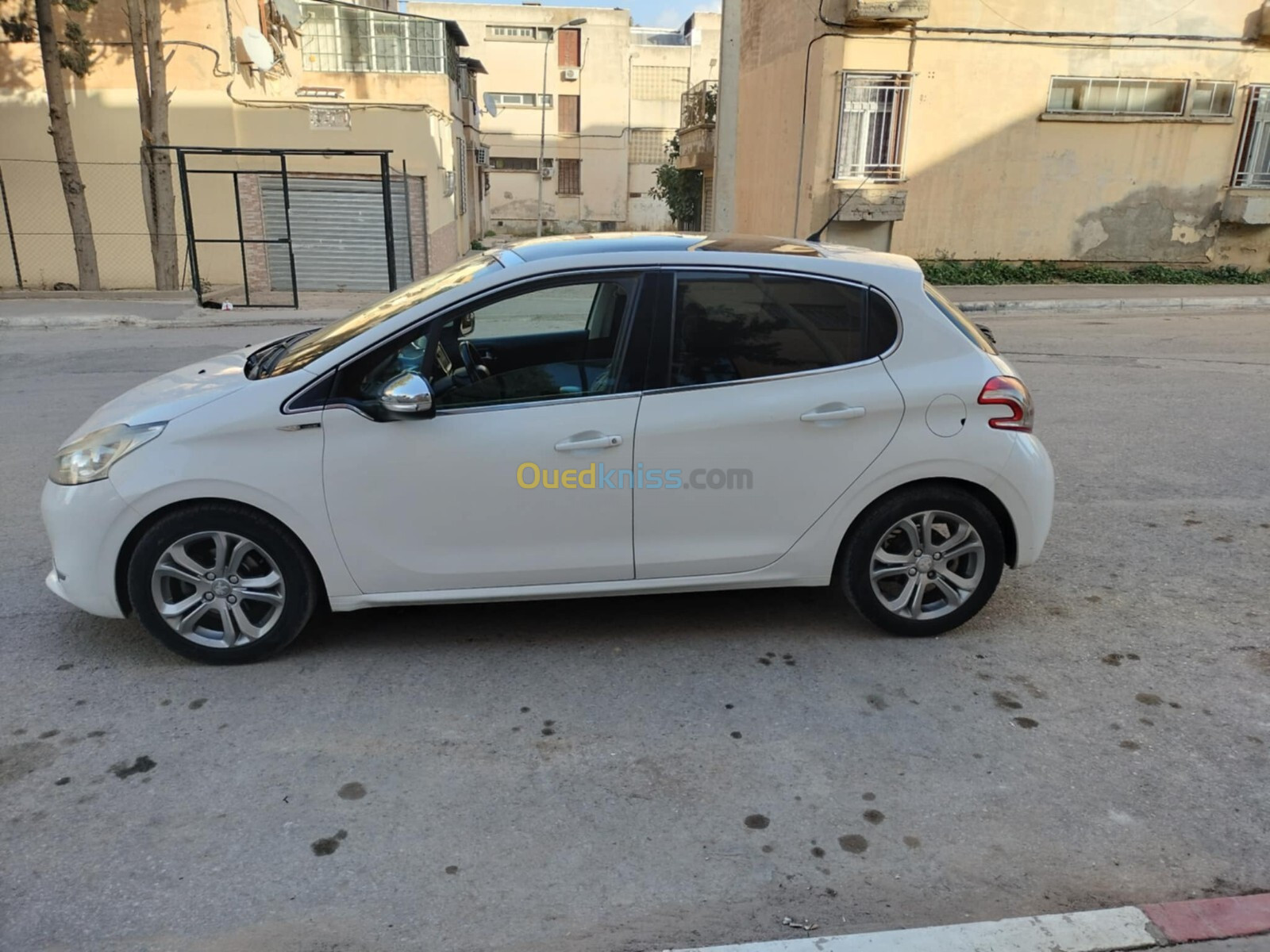 Peugeot 208 2015 Allure