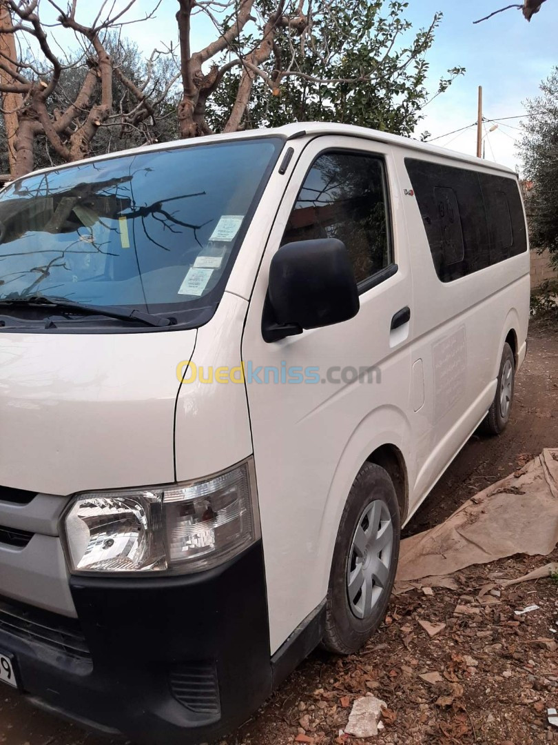 Location mini bus Toyota 15 places