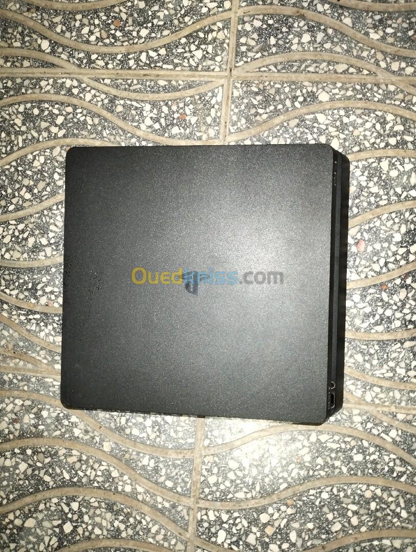 PS4 Slim حاجة نقية مشاء الله هابط كابة  Étea10/9 رقم الهاتف:0549259252 GB512 فيه مساعدة