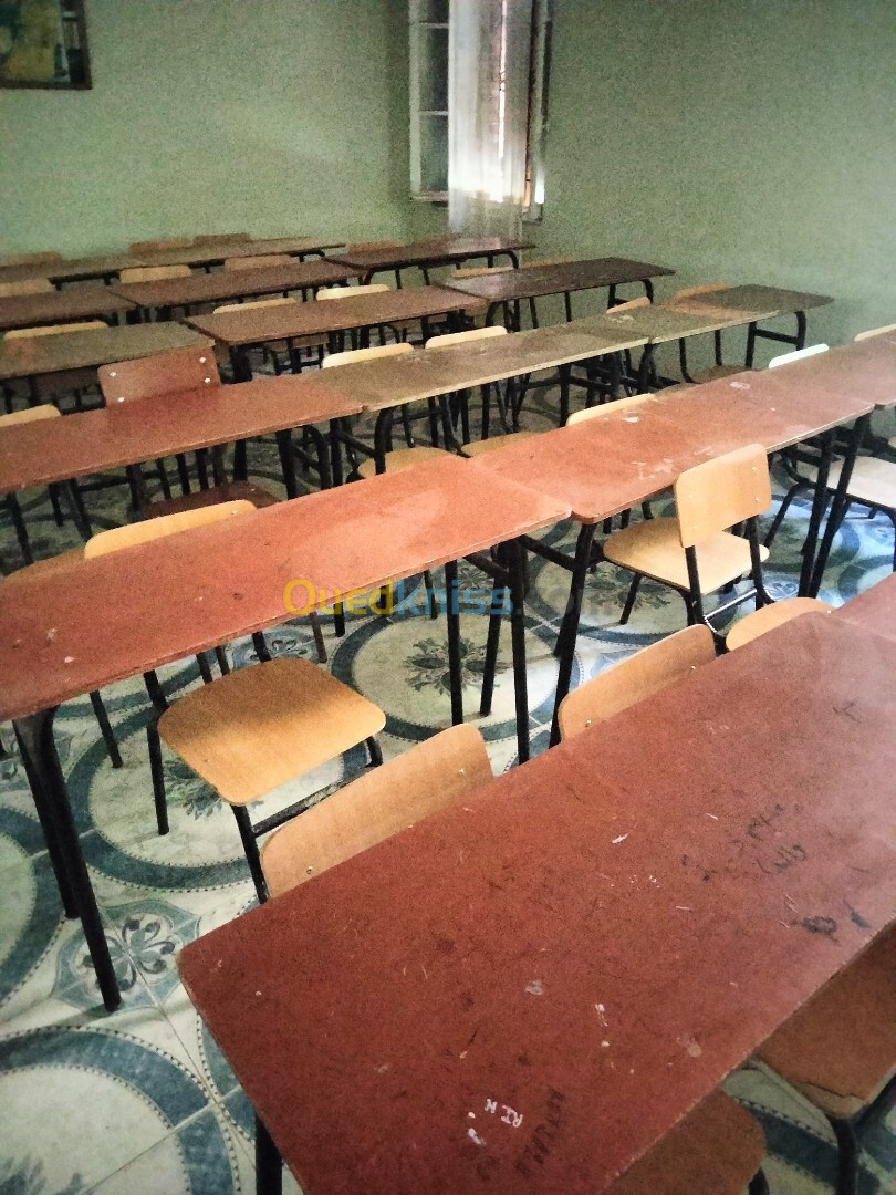 Tables et chaises scolaire