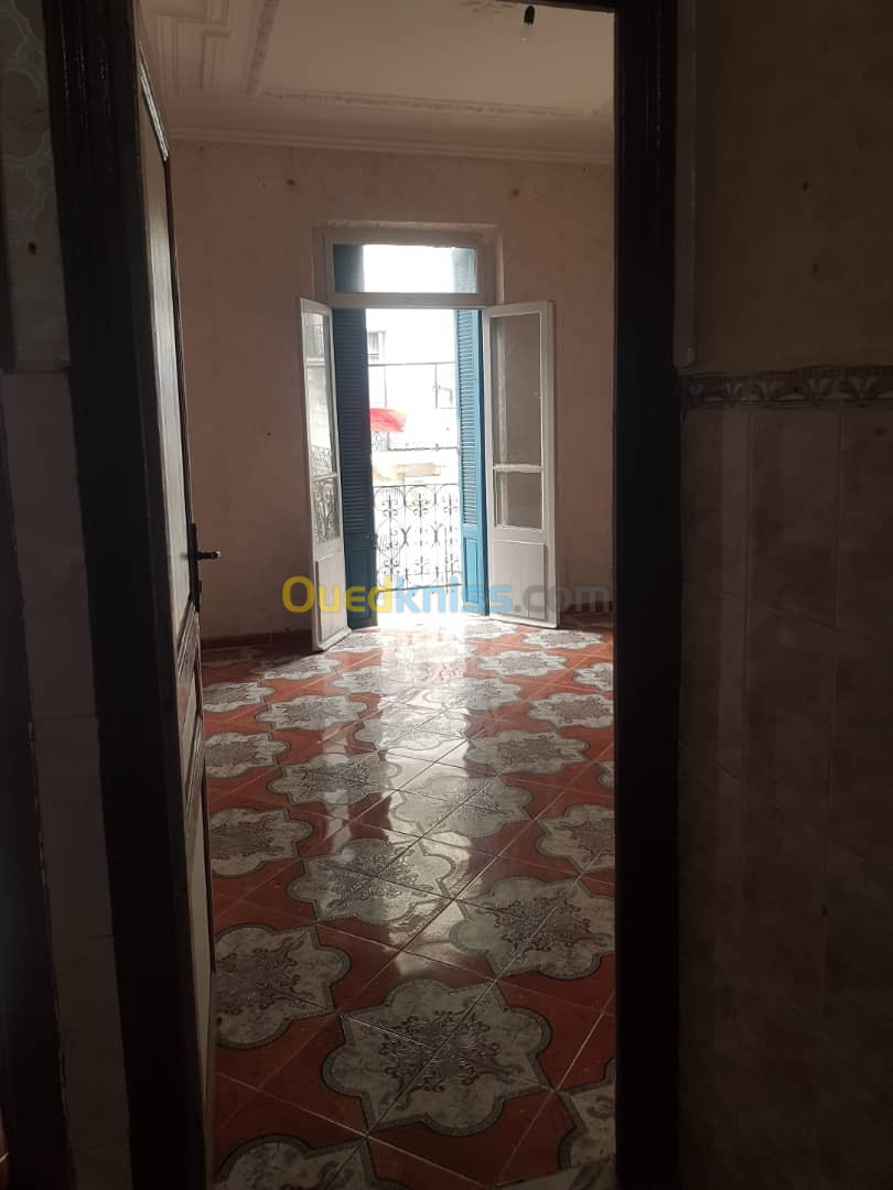 Location Appartement F4 Alger Bab el oued