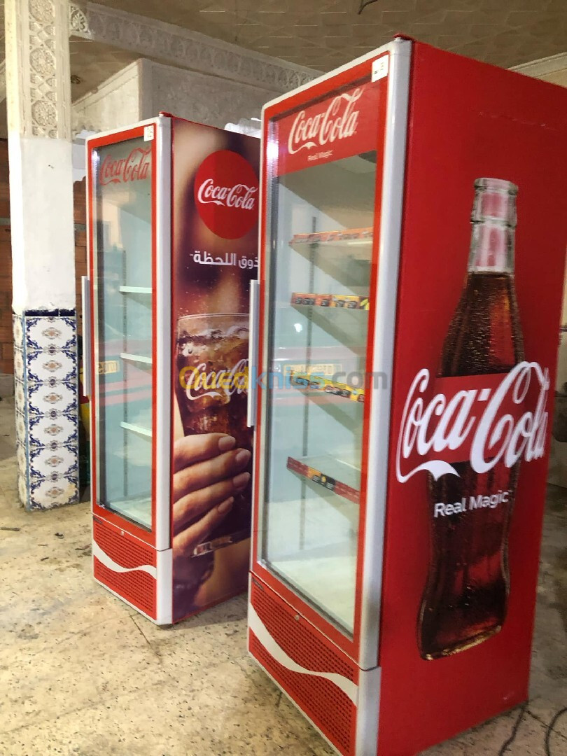 Deux Réfrigérateur coca cola