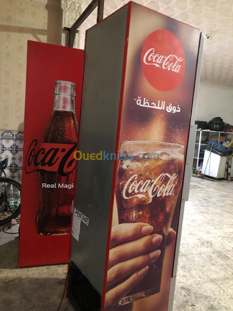 Deux Réfrigérateur coca cola