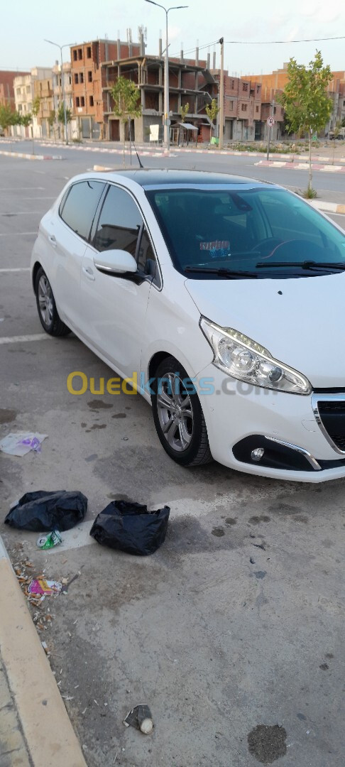 Peugeot 208 2015 Allure