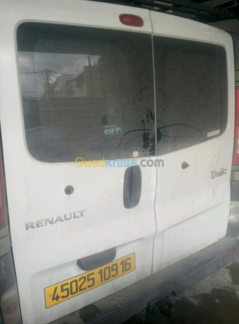 Vendre 2 port arrière de Renault trafic année 2009