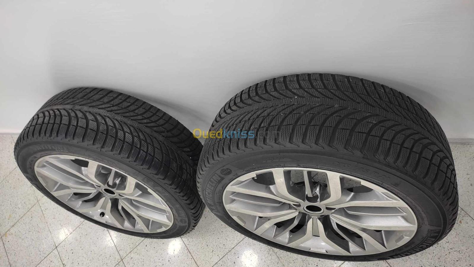 4 Jentes Land Rover Velar avec leurs pneus 275/45 R 21 MICHELIN