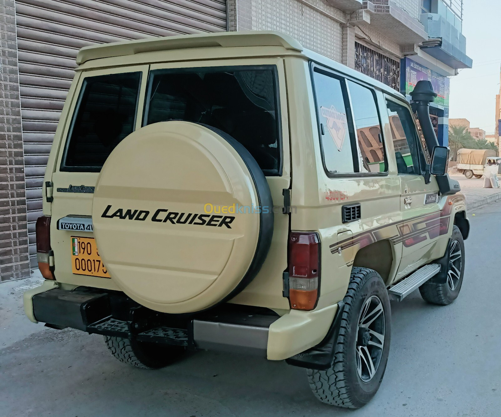 Toyota Land Cruiser 1990 Court