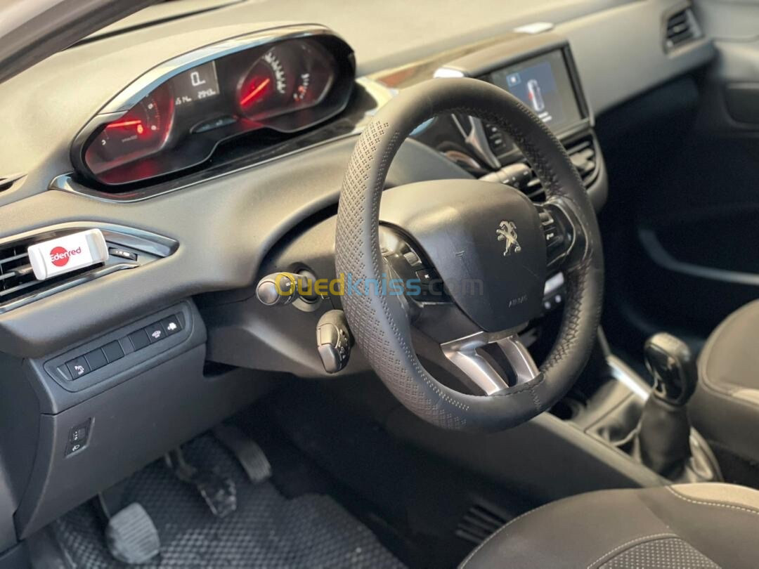 Peugeot 208 2015 Allure