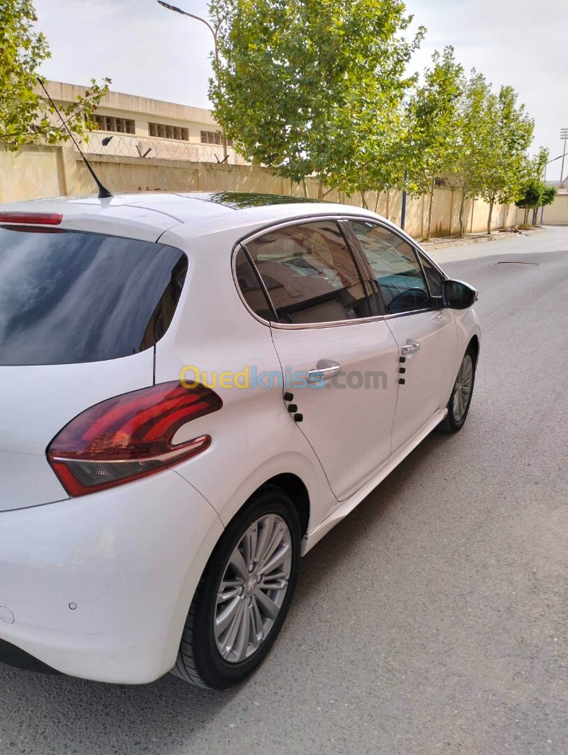 Peugeot 208 2015 Access Facelift