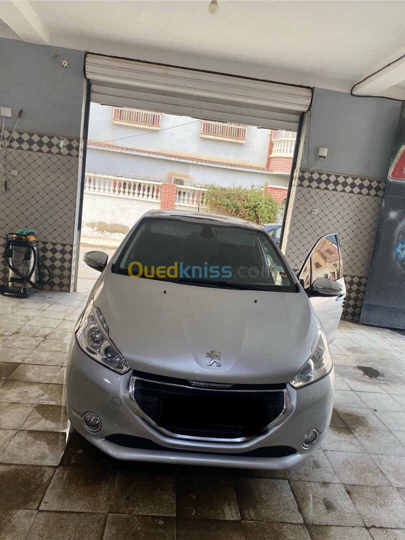 Peugeot 208 2015 Allure