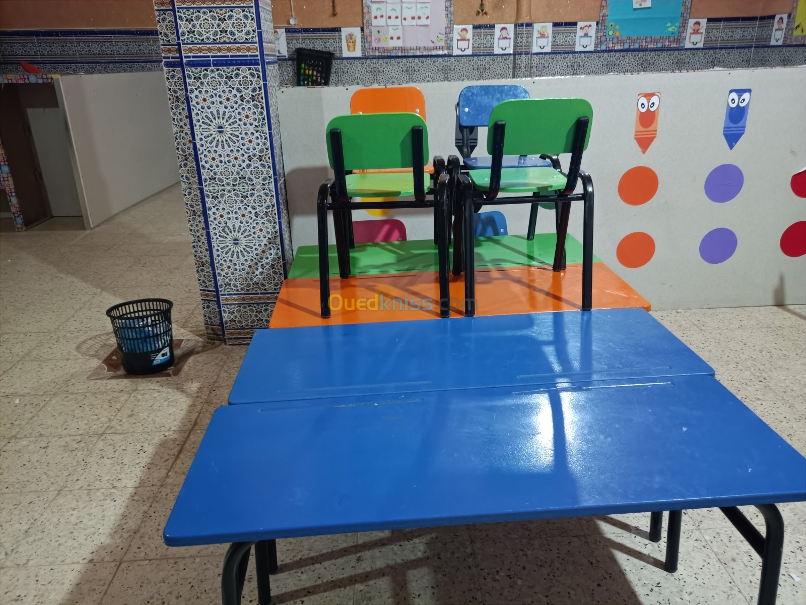 Chaises et tables de crèche 