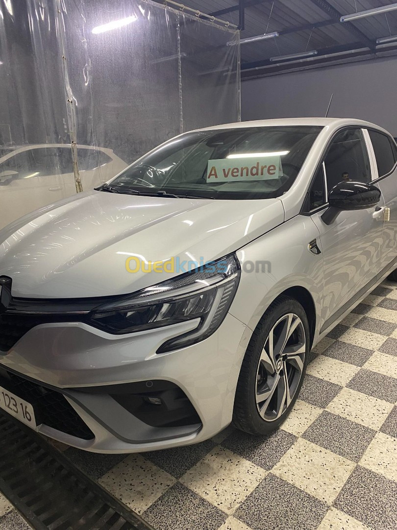 Renault Clio 2023 