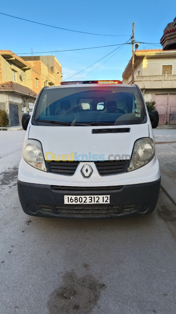 Renault Trafic 2012 Ambulance