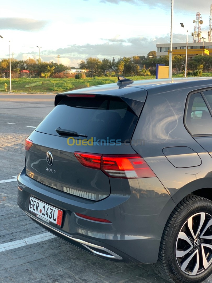 Volkswagen Golf 2021 8 active