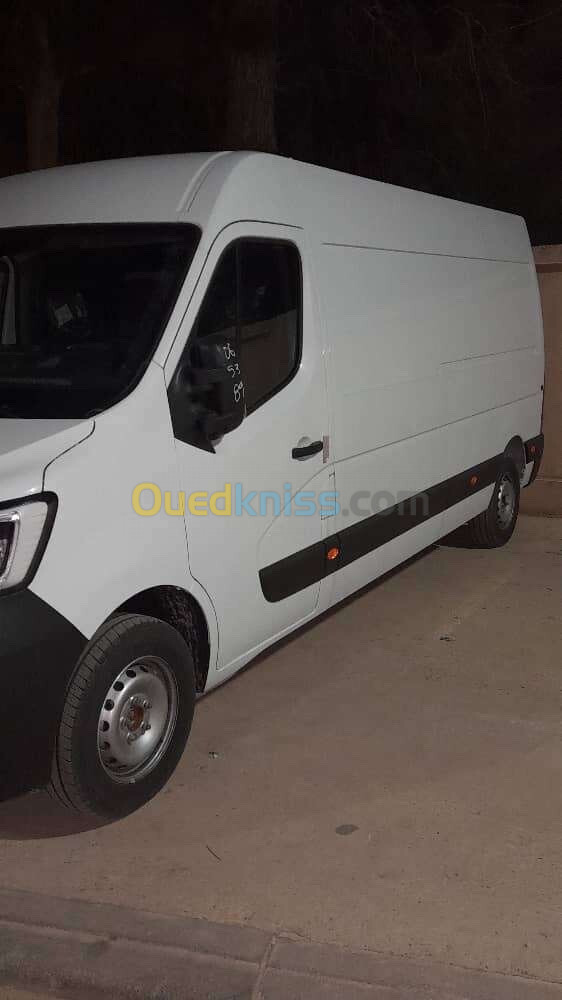 Renault Master 3 panneaux 2023