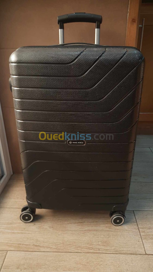 2 valises utilisées seulment 1 fois (voir les details) 