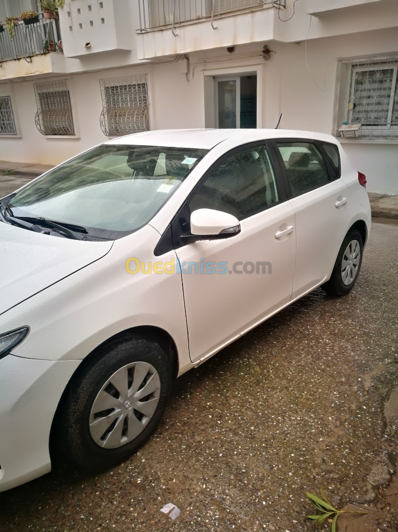 Toyota Auris 2013 