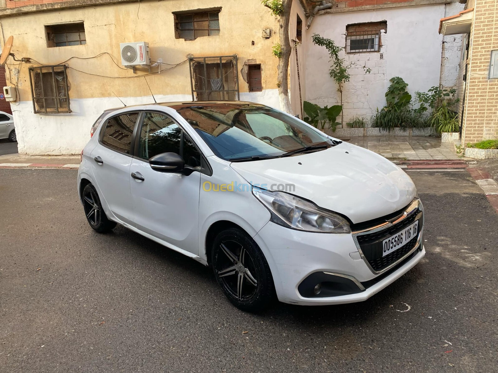 Peugeot 2008 2016 208