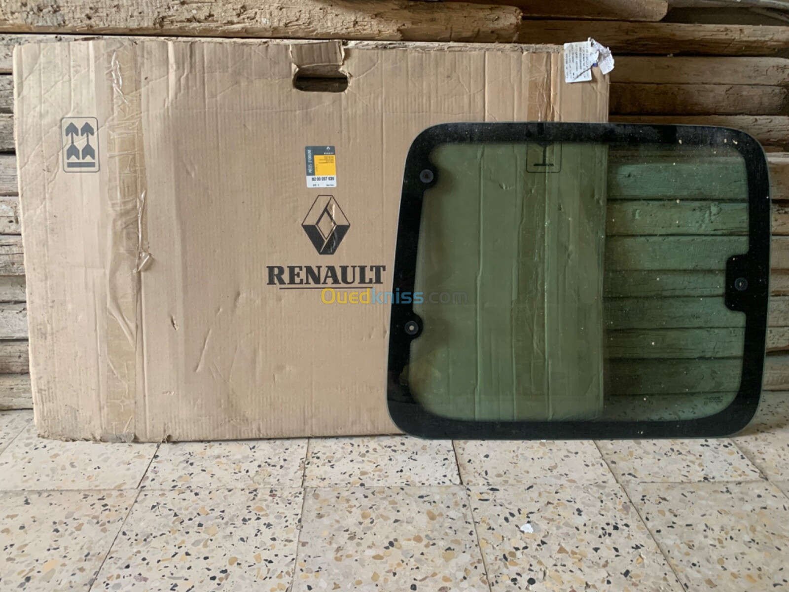 LOT VITRES ET DEFLECTEUR RENAULT DORIGINE