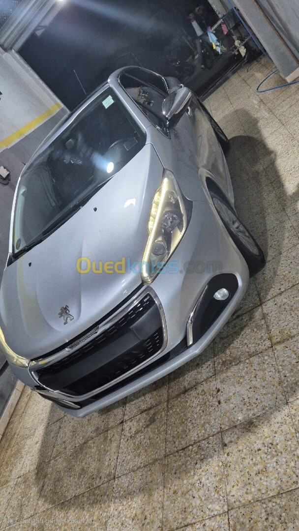 Peugeot 208 2015 Allure Facelift