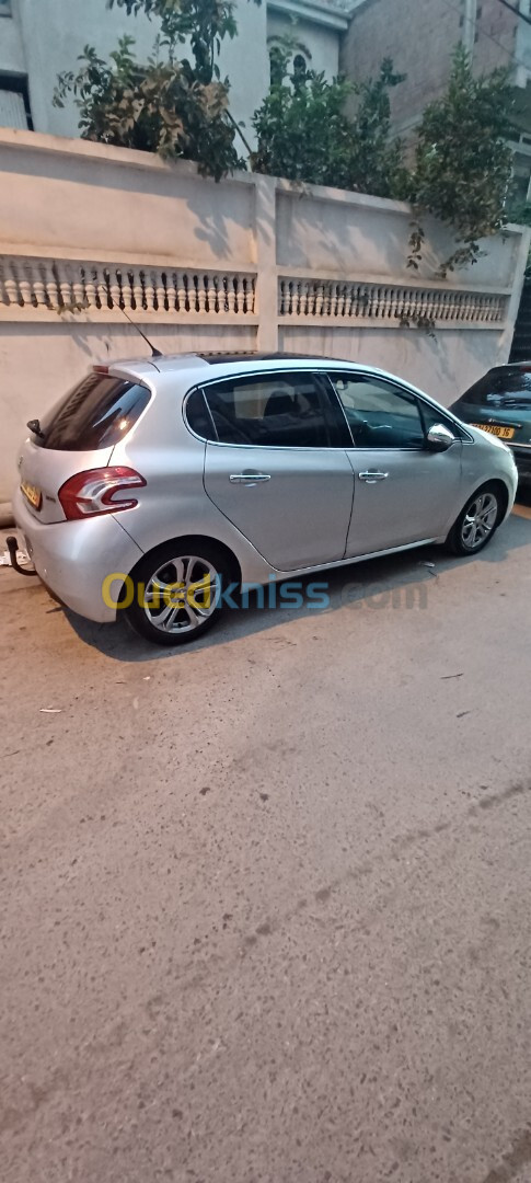 Peugeot 208 2015 Allure