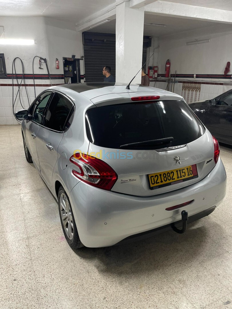 Peugeot 208 2015 Allure