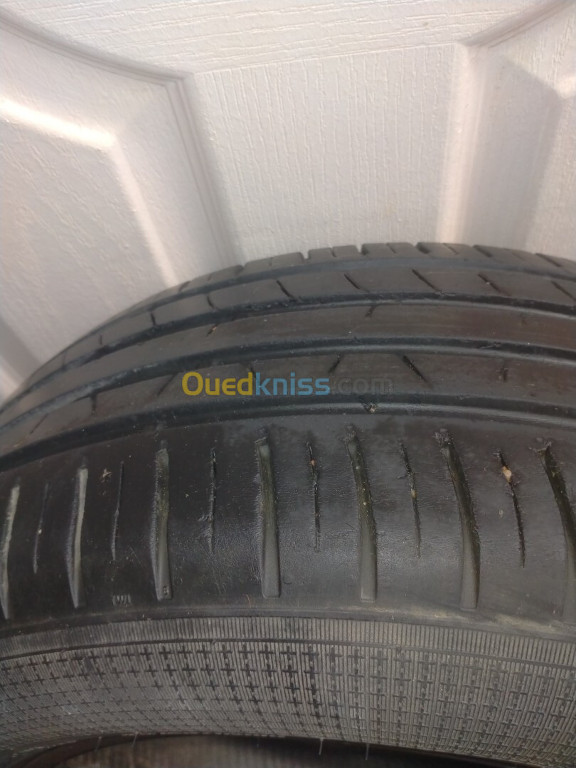 Pneu extra load 215/55 R16