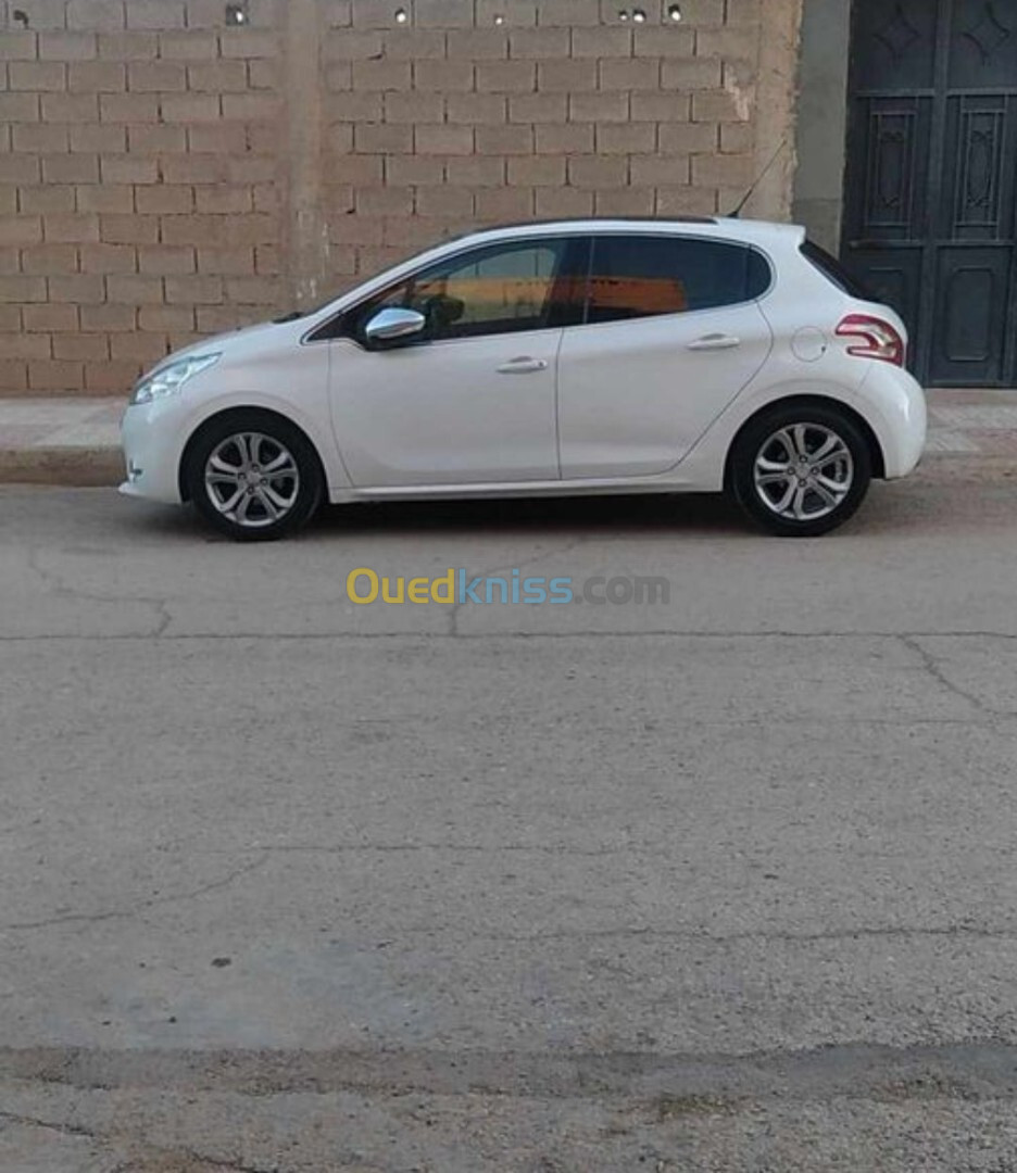 Peugeot 208 2015 Allure Facelift