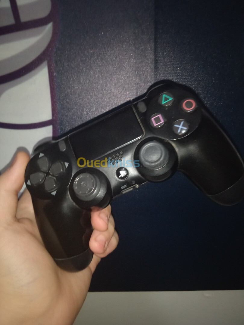 Ps4 Slim v12 2 manette 