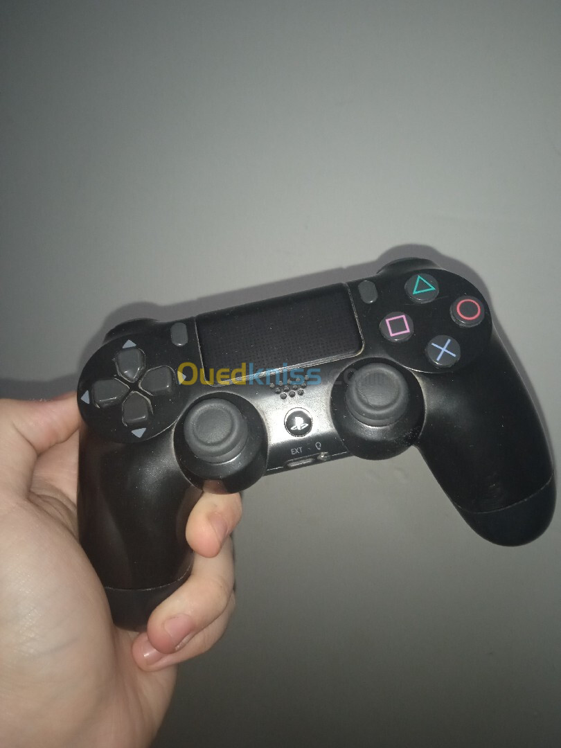 Ps4 Slim v12 2 manette 