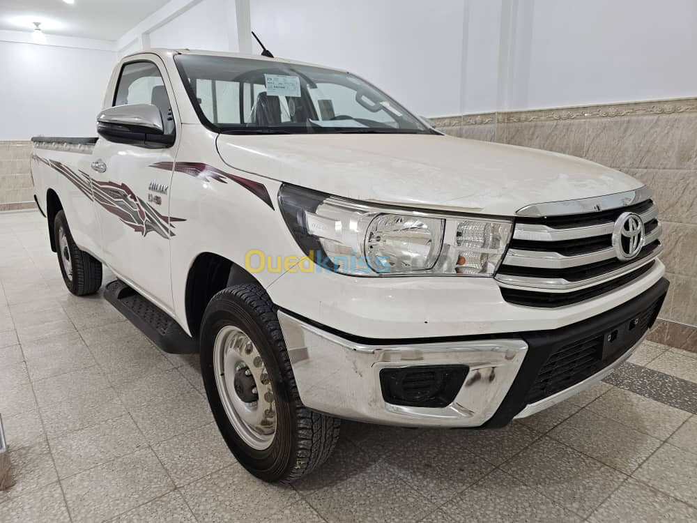 Toyota Hilux 2024 Simple cabine